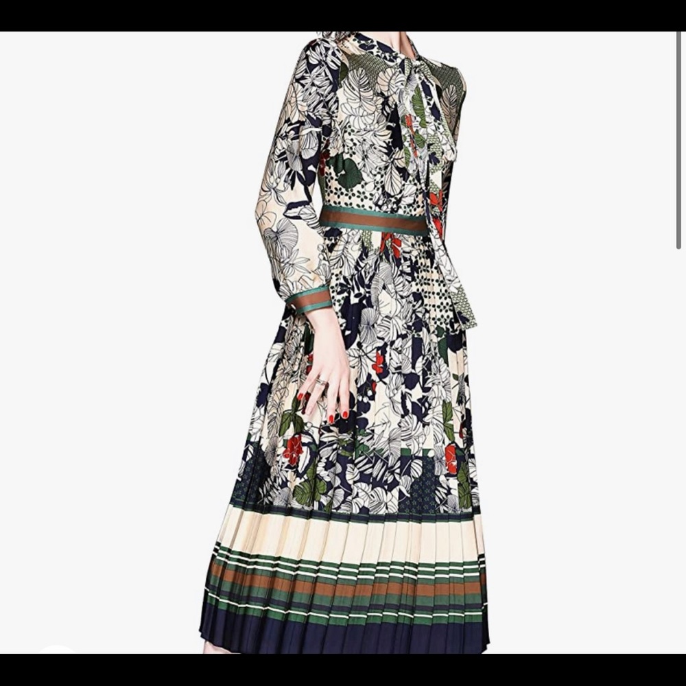 Lovely dress great for fall gatherings **Runs Small**